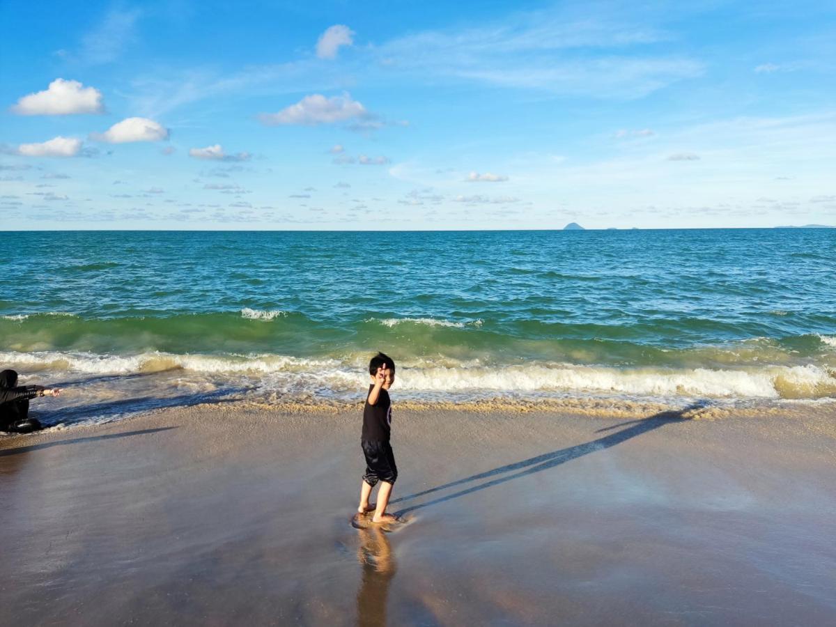 Ayuni Homestay Kuala Besut Terengganu المظهر الخارجي الصورة