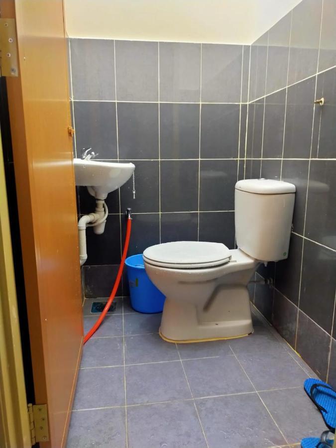Ayuni Homestay Kuala Besut Terengganu المظهر الخارجي الصورة